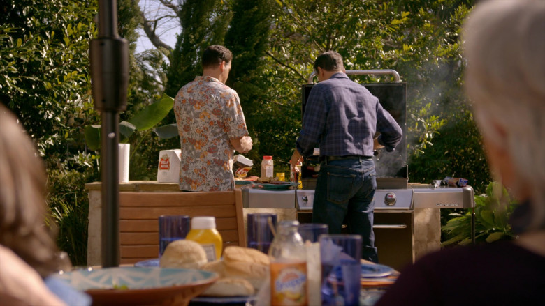 Stella Artois Beer and Lay's Chips in Cobra Kai S01E08 Molting (2018)