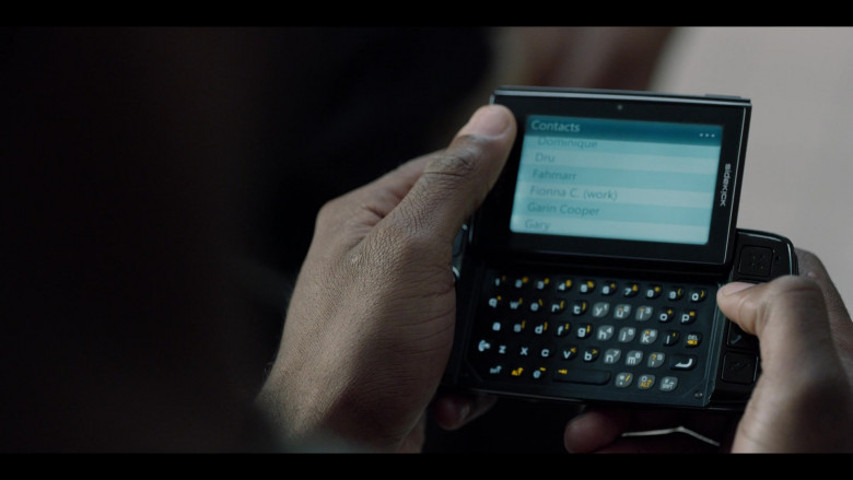 T-Mobile Sidekick Smartphone of Jay Reeves as Ray McElrathbey in Safety (2020)