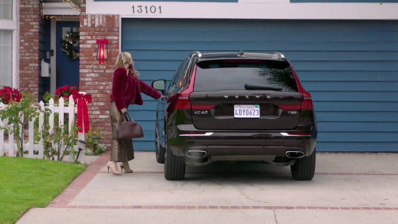 Volvo XC60 Black SUV in A Very Charming Christmas Town Movie (1)