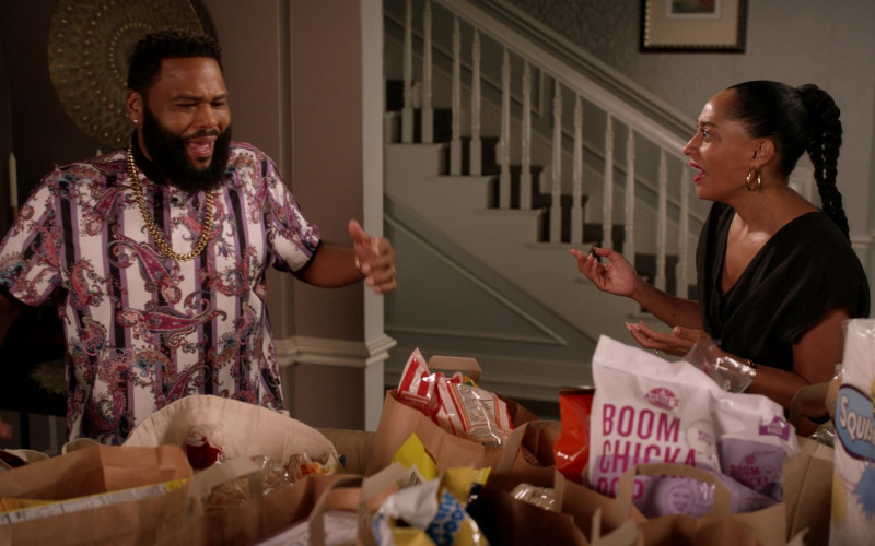 Angie's BOOMCHICKAPOP Snack in Black-ish S07E09 "black-out" (2021)