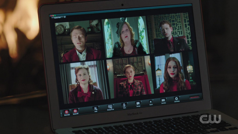 Apple MacBook Air Laptop of Madelaine Petsch as Cheryl Blossom in Riverdale S05E02 (2)