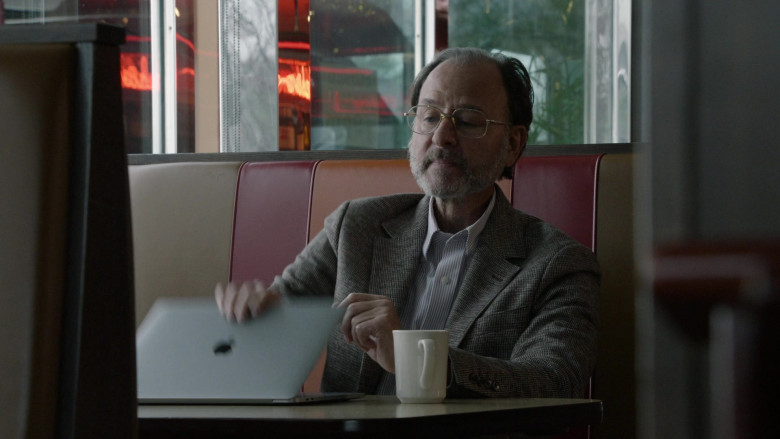 Apple MacBook Laptop of Fisher Stevens as Marvin Gerard in The Blacklist S08E04 Elizabeth Keen (2021)