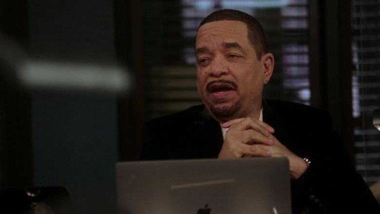 Apple MacBook Laptop of Ice-T as Odafin Fin Tutuola in Law & Order SVU S22E05