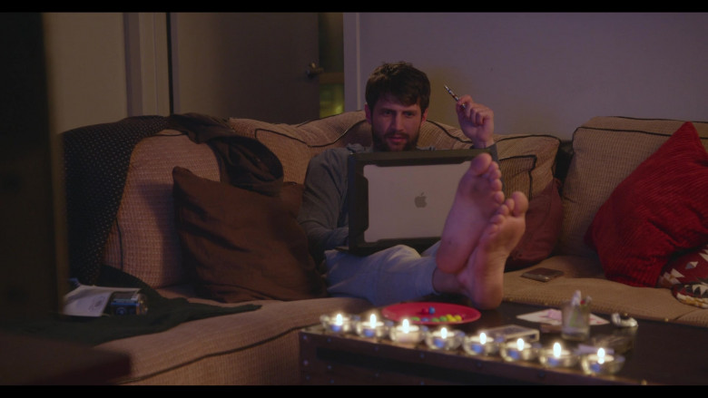 Apple MacBook Laptop of James Lafferty as Jeremy Davis in Everyone Is Doing Great S01E04 North Carolina (1)