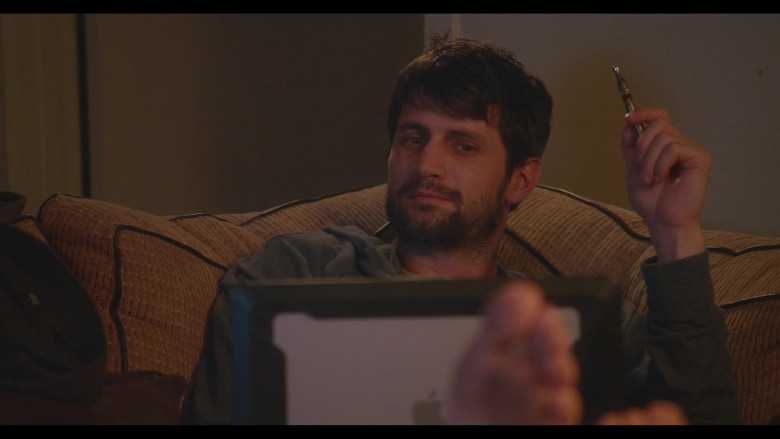 Apple MacBook Laptop of James Lafferty as Jeremy Davis in Everyone Is Doing Great S01E04 North Carolina (2)