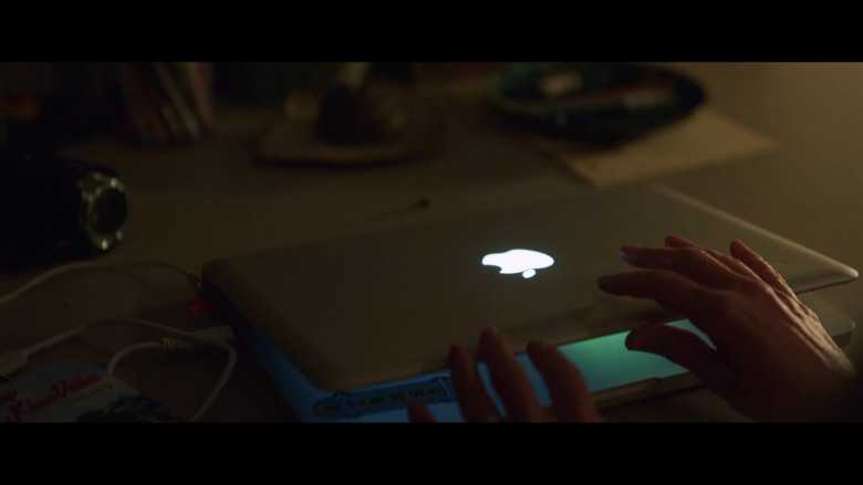 Apple MacBook Pro Laptop Used by Naomi Watts as Sam Bloom in Penguin Bloom (1)