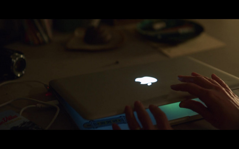 Apple MacBook Pro Laptop Used by Naomi Watts as Sam Bloom in Penguin Bloom (1)