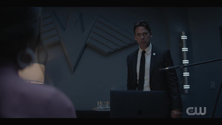 Apple MacBook Pro Laptop of Dougray Scott as Jacob Kane in Batwoman S02E02 Prior Criminal History (2021)