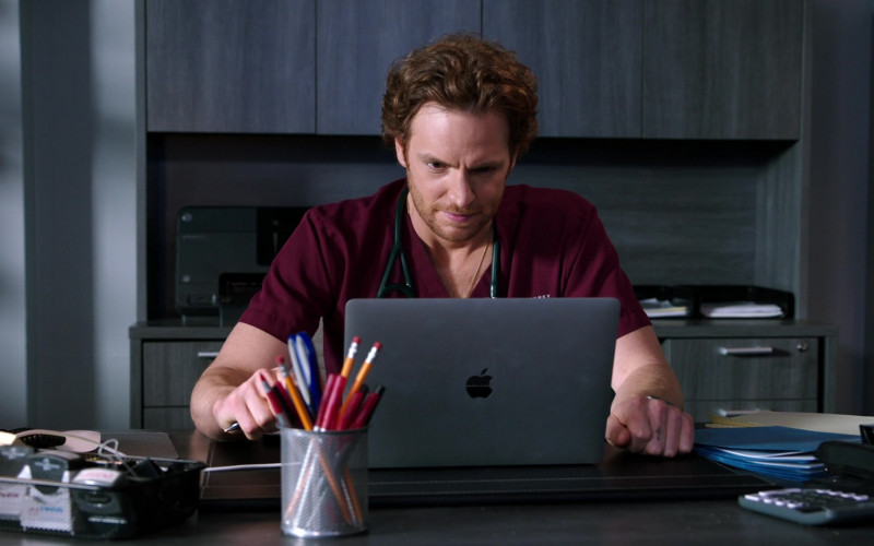 Apple MacBook Pro Laptop of Nick Gehlfuss as Dr. Will Halstead in Chicago Med S06E04