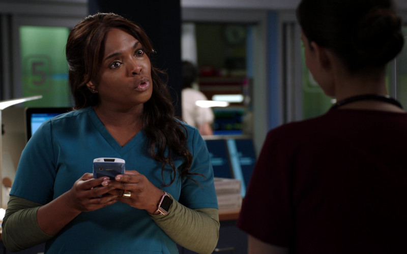 Apple Watch of Marlyne Barrett as ED's Charge Nurse Maggie Lockwood in Chicago Med S06E04 (1)