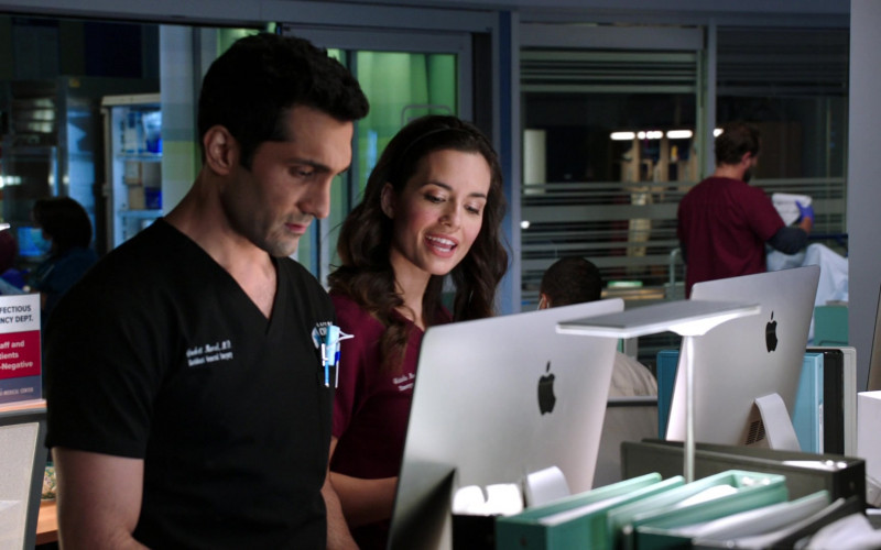 Apple iMac Computers in Chicago Med S06E03 (1)