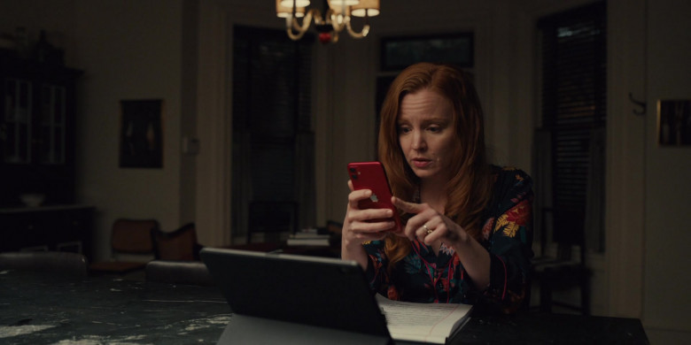 Apple iPhone Red Smartphone of Lauren Ambrose as Dorothy Turner in Servant S02E03 Pizza (2021)