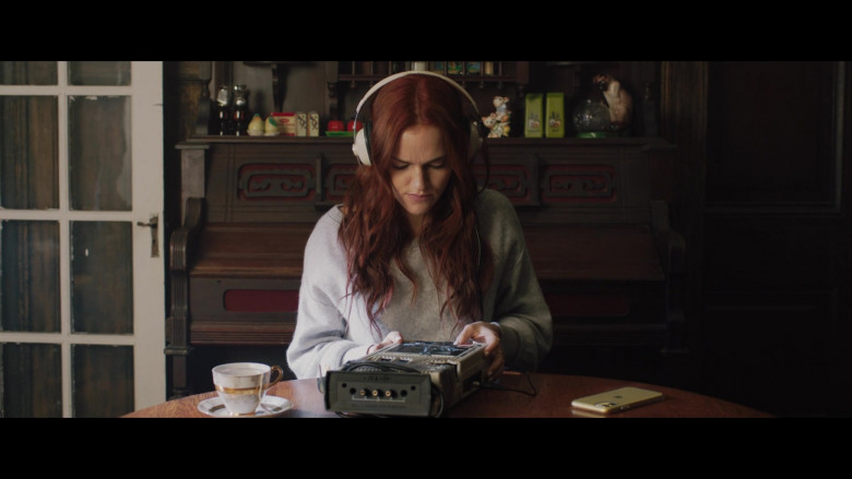 Apple iPhone Smartphone of Madeline Brewer in The Ultimate Playlist of Noise (2021)