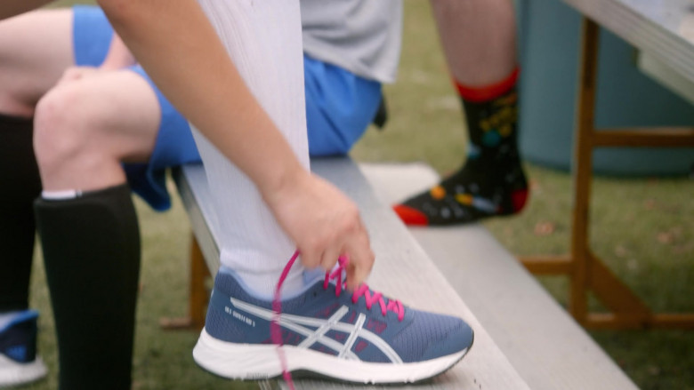Asics Gel Contend Trainers of Mary Mouser as Samantha LaRusso in Cobra Kai S03E04