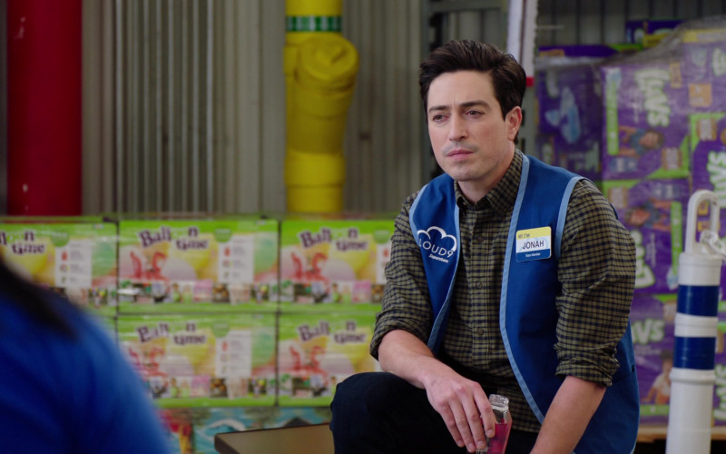 Balloon Time and Luvs Diapers in Superstore S06E07 The Trough (2021)