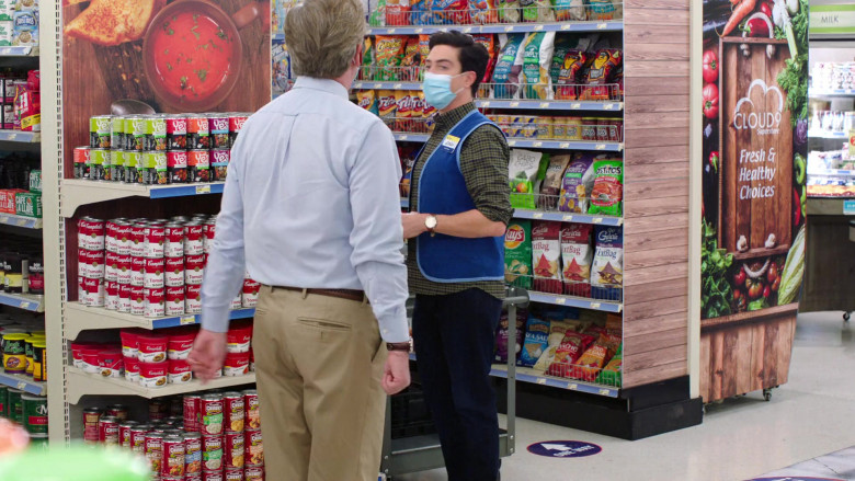 Campbell's, Fritos, Tostitos, Cabo Chips, Lay's, RW Garcia Snacks in Superstore S06E07 The Trough (2021)