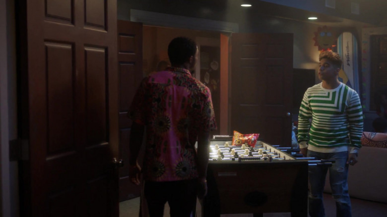 Cheetos Snacks in Grown-ish S03E09 (1)