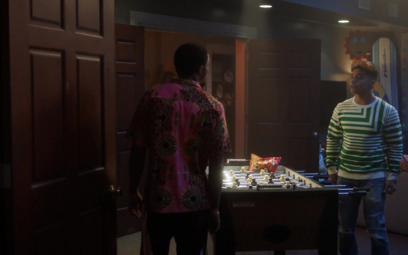 Cheetos Snacks in Grown-ish S03E09 (1)