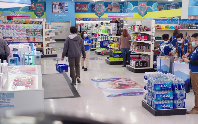 Dasani Water Plastic Bottles in Superstore S06E06 Biscuit (2021)