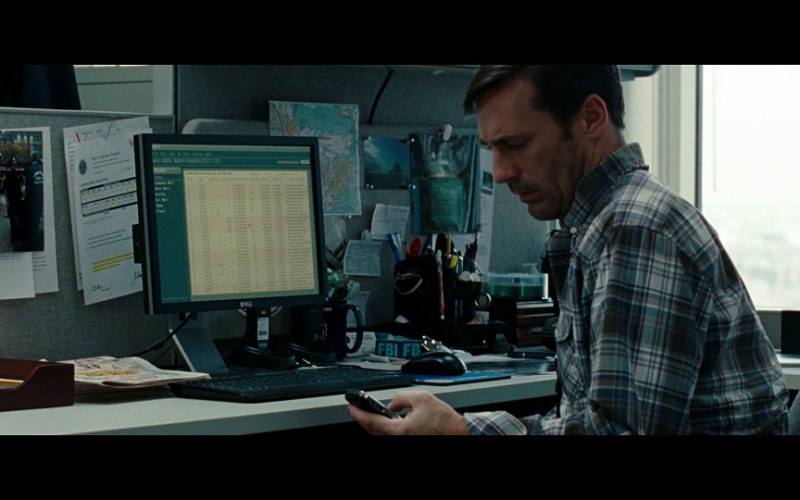 Dell Computer Monitor Used by Jon Hamm as FBI Special Agent Adam Frawley in The Town (2010)