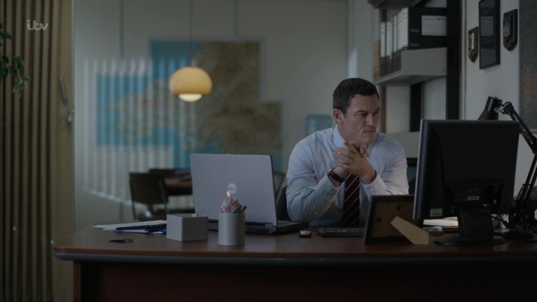 Dell Laptop of Luke Evans as Detective Chief Superintendent Steve Wilkins in The Pembrokeshire Murders S01E01 (1)