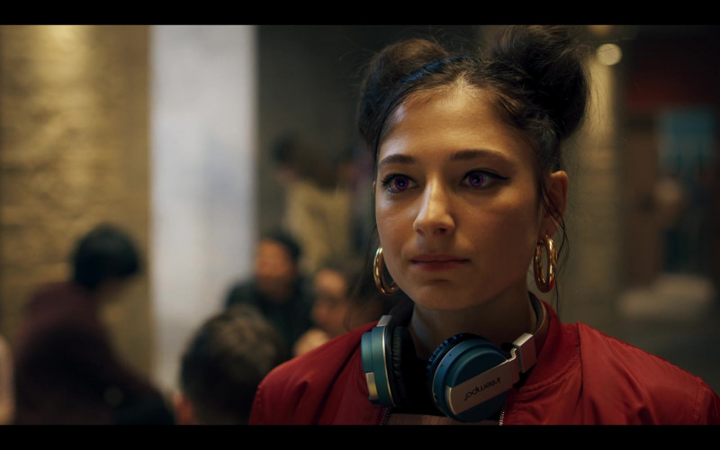 Intempo Wireless Headphones Used by Elisha Applebaum as Musa in Fate The Winx Saga S01E02 (1)
