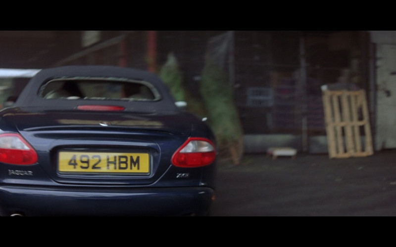 Jaguar Sovereign Car in Entrapment (1999)