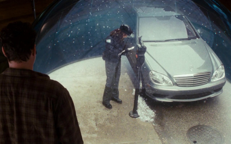 Mercedes-Benz S-Class Car in Fred Claus (1)