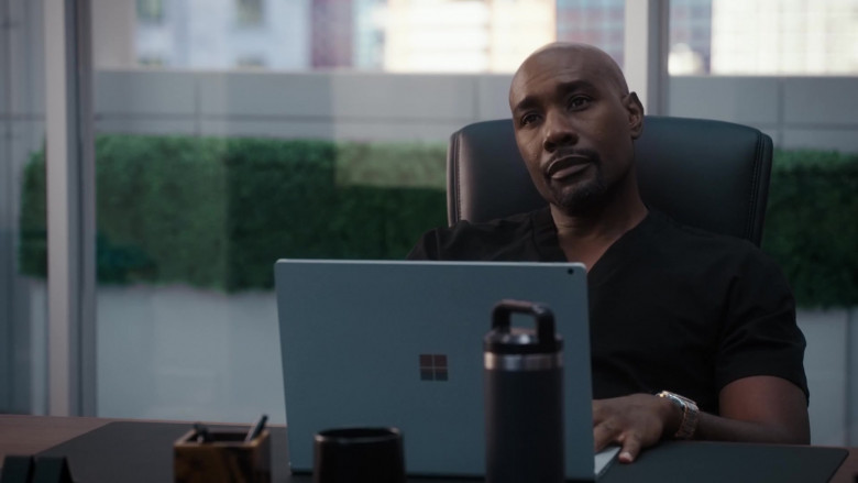 Microsoft Surface Laptop of Morris Chestnut as Barrett Cain in The Resident S04E02