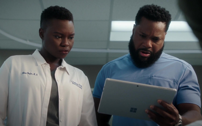 Microsoft Surface Tablet of Malcolm-Jamal Warner as Andre Jeremiah ‘AJ-The Raptor' Austin in The Resident S04E02