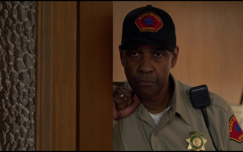 Motorola Radio of Denzel Washington as Kern County Deputy Sheriff Joe 'Deke' Deacon in The Little Things (2021)