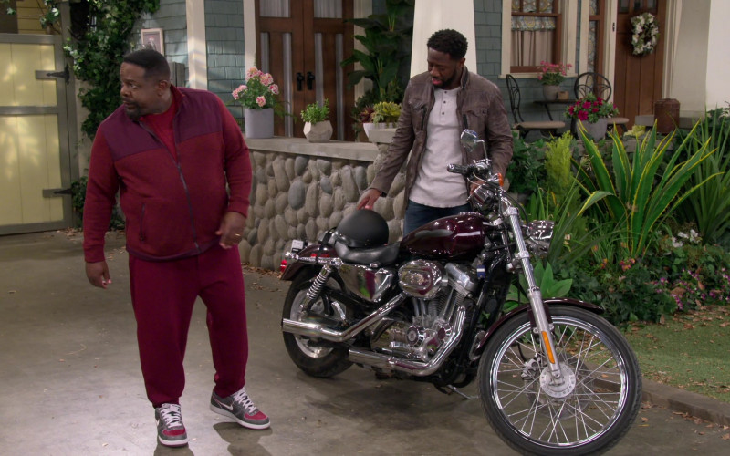 Nike Zoom Air Distressed Grey-Red Sneakers of Cedric the Entertainer as Calvin Butler in The Neighborhood S03E07 (1)