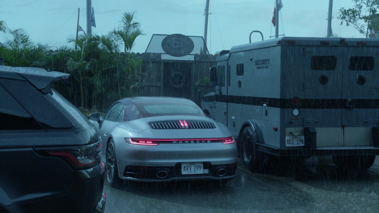 Porsche 911 Carrera 4S Convertible Sports Car in Magnum P.I. S03E05 (3)