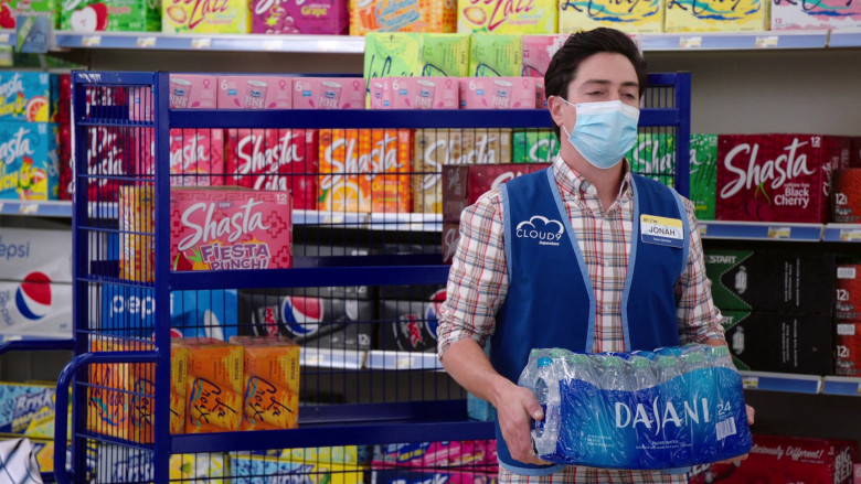 Shasta Drinks, Pepsi, LaCroix Sparkling Water, Pink Cranberry Juice Cocktails, Dasani in Superstore S06E05