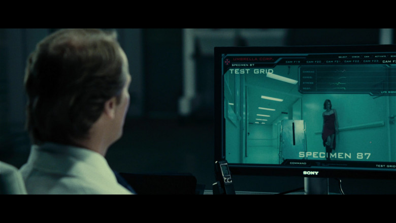 Sony Computer Monitor of Iain Glen as Dr. Alexander Isaacs in Resident Evil Extinction (2)