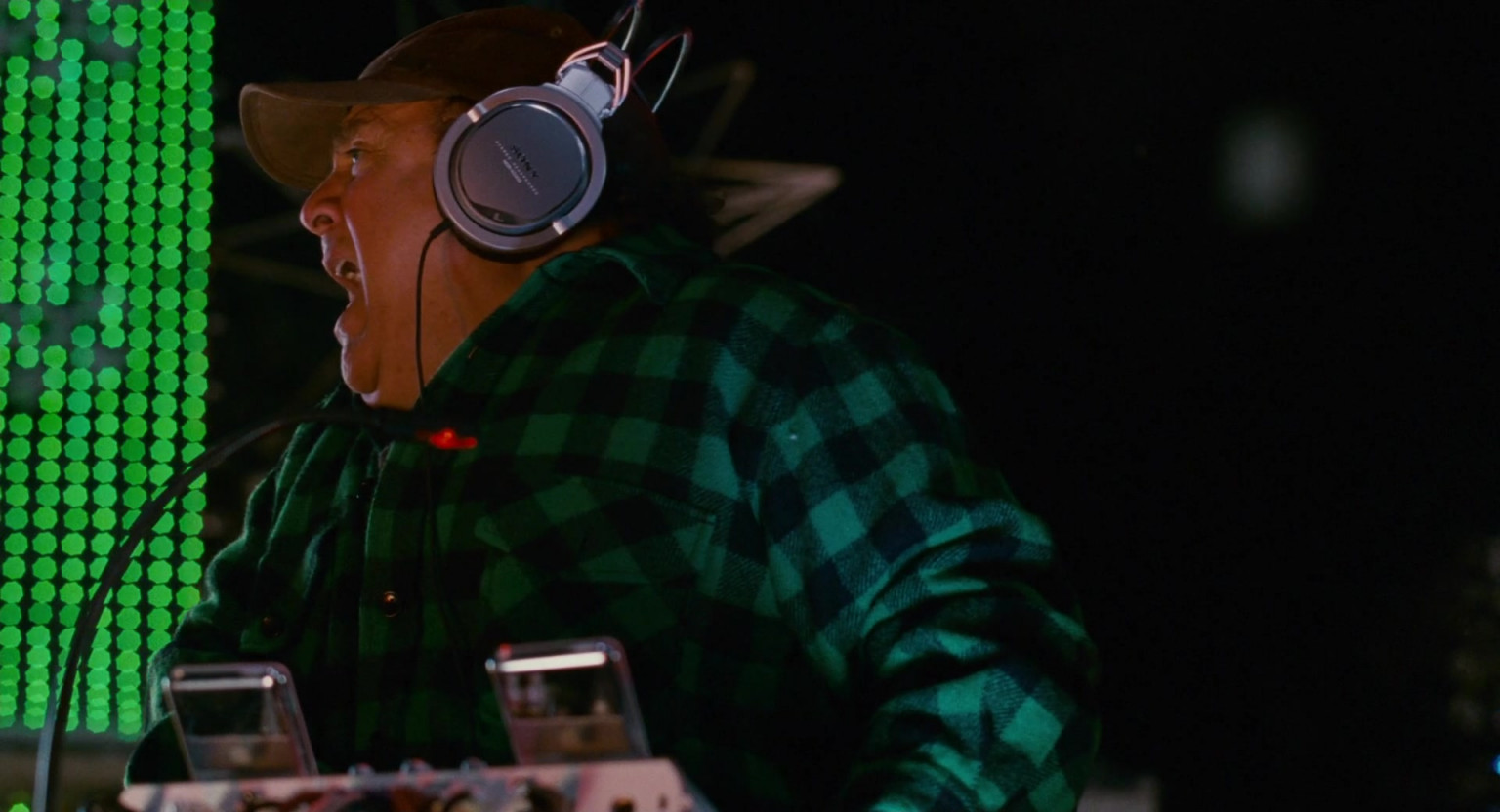 Sony Headphones Of Danny DeVito As Buddy Hall In Deck The Halls (2006)