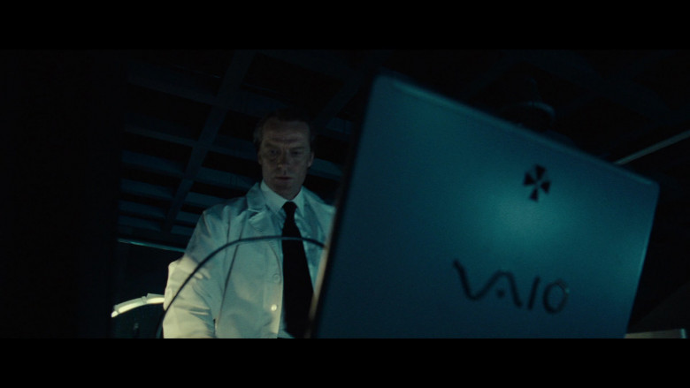 Sony Vaio Laptops of Iain Glen as Dr. Alexander Isaacs in Resident Evil Extinction (1)