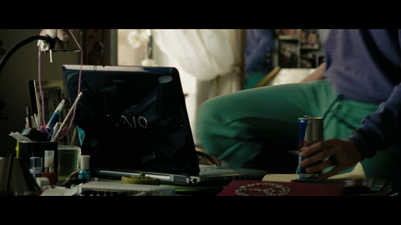 Sony Vaio Notebook and Red Bull Energy Drink in The Taking of Pelham 123 (2009)