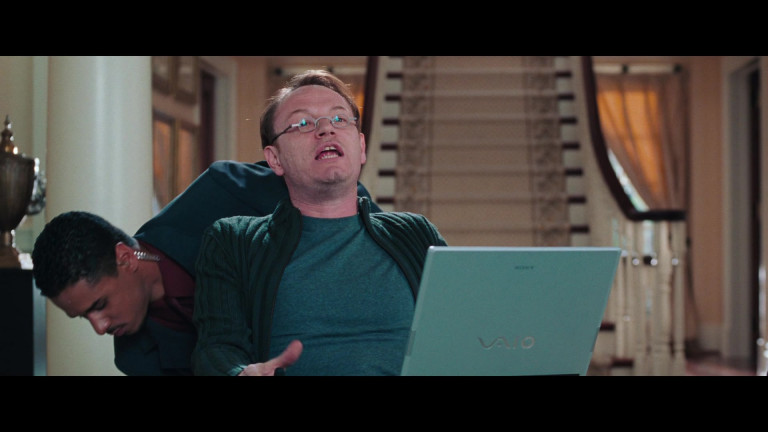 Sony Vaio Notebook Of Jared Harris As Dr. Charles Ashford In Resident Evil: Apocalypse (2004)