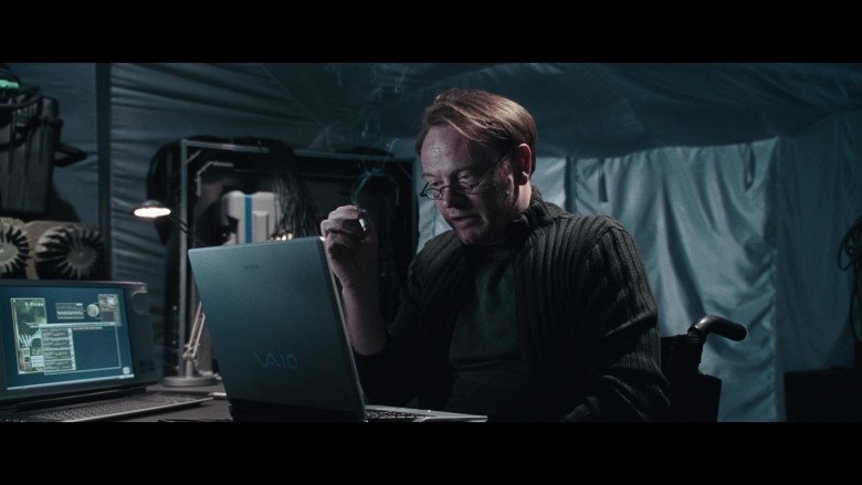 Sony Vaio Notebook of Jared Harris as Dr. Charles Ashford in Resident Evil Apocalypse (4)