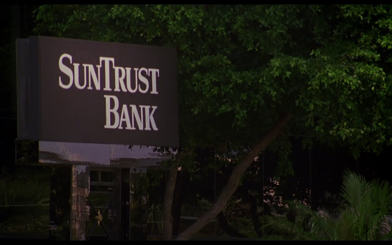 SunTrust Bank Billboard in Out of Sight (1998)