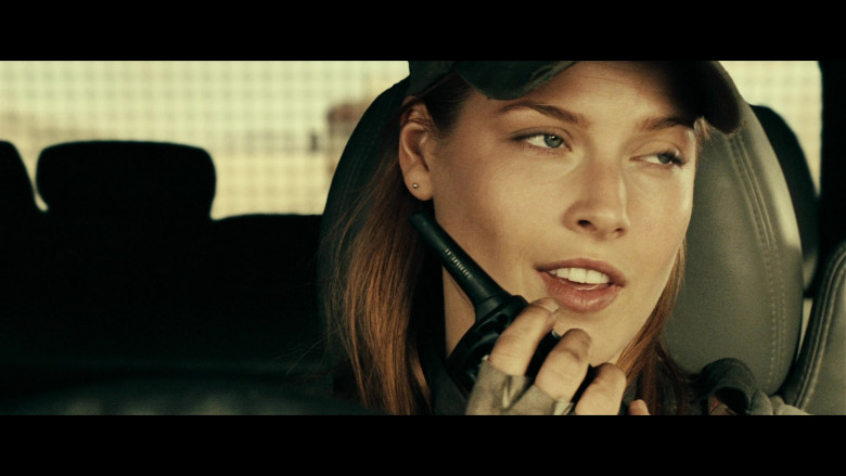 Uniden Radio of Ali Larter as Claire Redfield in Resident Evil Extinction (1)