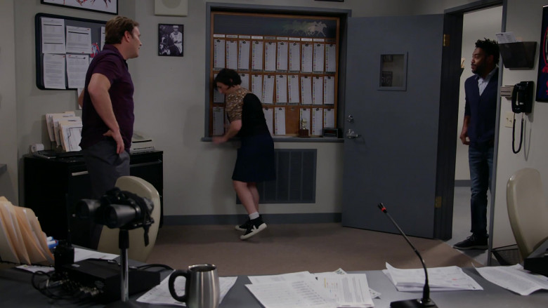 Veja Nova Canvas Trainers of Mayim Bialik in Call Me Kat S01E02 (1)
