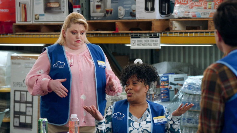 Vizzy Hard Seltzer and Oster in Superstore S06E06 Biscuit (2021)