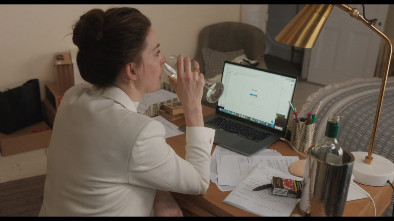 Zoom Videotelephony Software Program Used by Anne Hathaway as Linda Thurman in Locked Down (2)