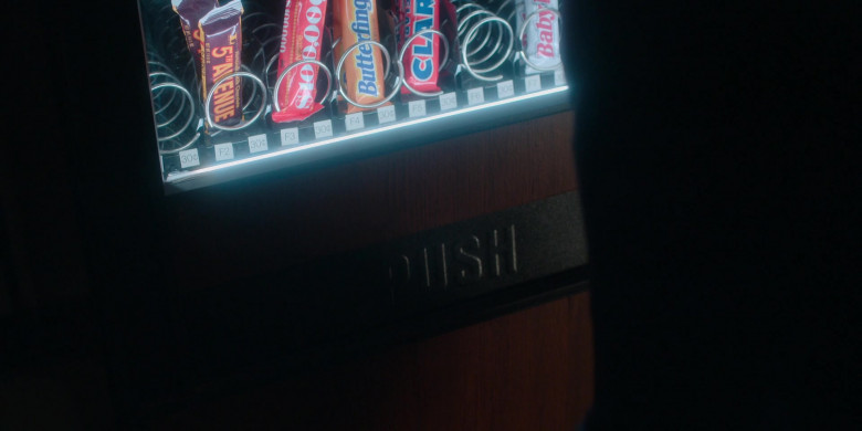 5th Avenue, Butterfinger, Clark, Baby Ruth Chocolate Bars in For All Mankind S02E02