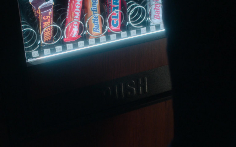 5th Avenue, Butterfinger, Clark, Baby Ruth Chocolate Bars in For All Mankind S02E02
