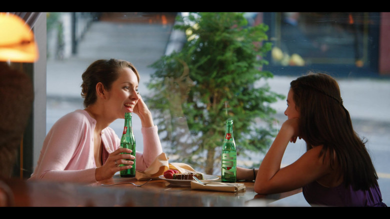 7UP Soda Bottles in Firefly Lane S01E02 (2)