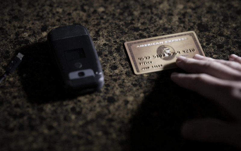 American Express Gold Card in Tell Me Your Secrets S01E02