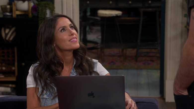 Apple MacBook Air Laptop of Soleil Moon Frye in Punky Brewster S01E05 (3)